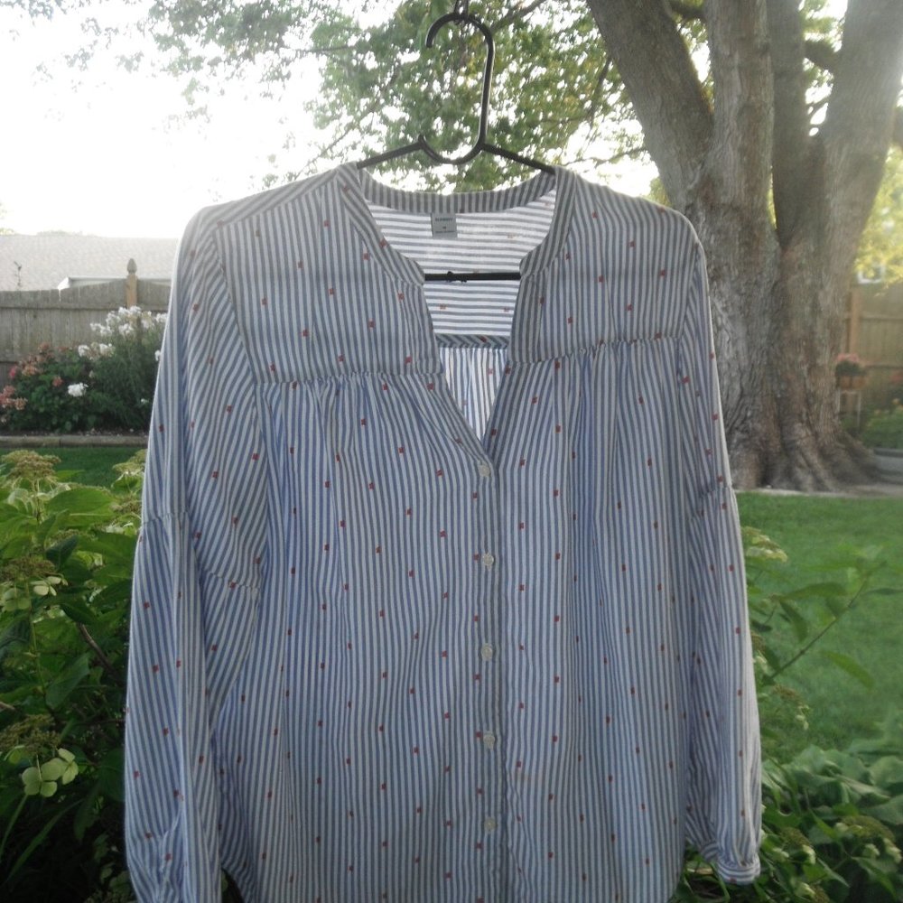 Old Navy V neck long sleeve blouse; M; striped
